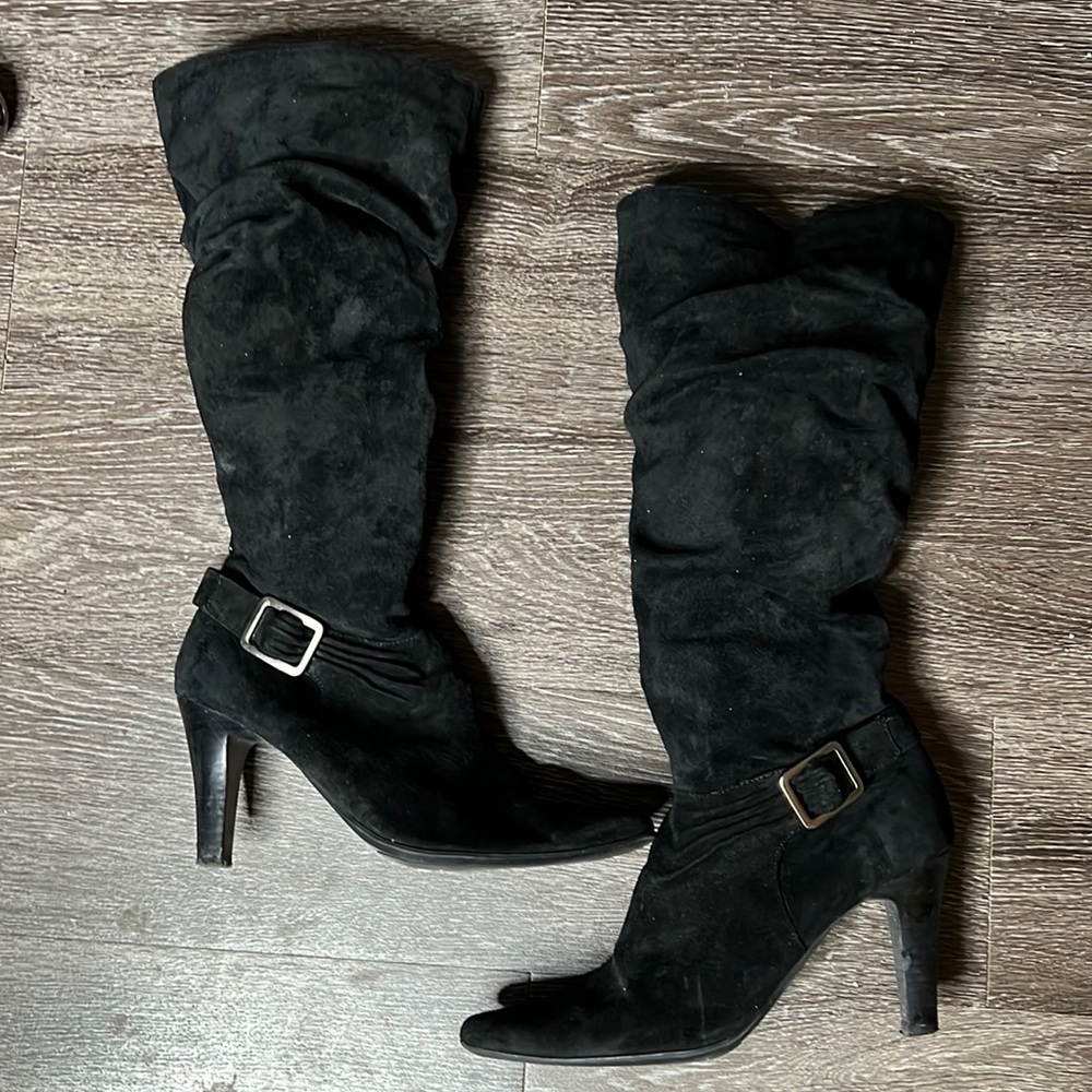 White Mountain - Black Suede Boots- size 9m